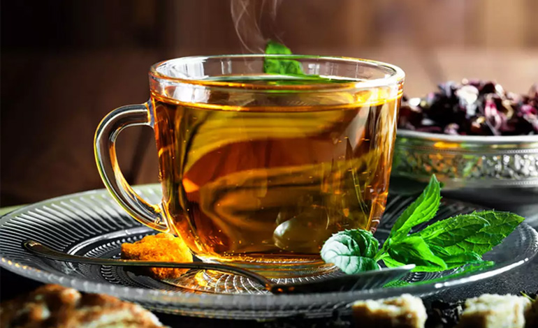 FITNESS EXPERTS RECOMMEND THE BEST WAY TO START ONE'S DAY IS WITH DETOX DRINKS AND HERBAL TEAS

