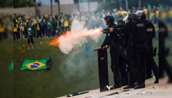 Police Storm Presidential Office

