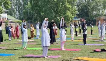 300 YOUNG PEOPLE COMPETE IN A YOGA TOURNAMENT IN SRINAGAR