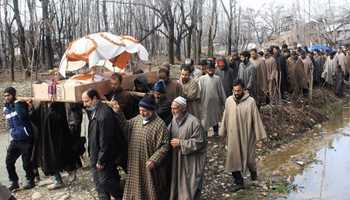 Glimpse of brotherhood: Countless Muslims participate in  funeral rites of Kashmiri Pandit