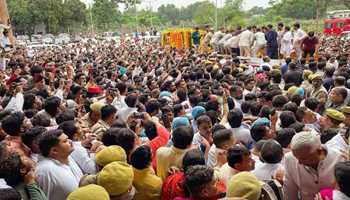 UTTAR PRADESH: LAST RITES OF SP FOUNDER MULAYAM SINGH YADAV IN VILLAGE SAIFAI; SEA OF CROWD ARRIVES