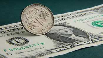 Rupee Plunges as Fed Jolts Indian Market  
