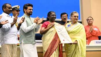 68th National Film Awards 2022: President Droupadi Murmu along with I & B Minister Anurag Thakur presents awards to India's exemplary film artists