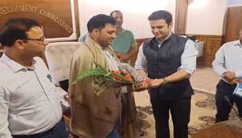 District Administration Kulgam Bids Warm Farewell to Outgoing CPO Zahid Sajjad