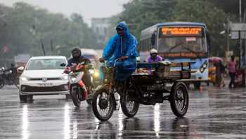 Cyclone Fengal Looms Over Tamil Nadu  
