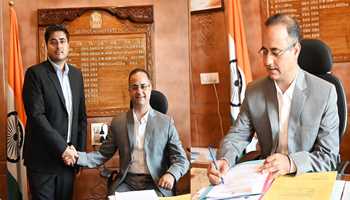 Mohammad Shahid Saleem assumes charge as Deputy Commissioner, Shopian
