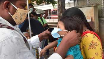 Amid soaring Covid-19 cases, masks mandatory in public places says Maharashtra government