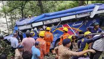 TRAGEDY STRIKES UTTARAKHAND: 7 LIVES LOST AS BUS CARRYING GUJARAT PILGRIMS PLUNGES INTO GORGE