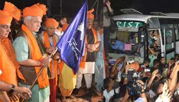 Amarnath Yatra 2022: Lt Guv flags off first batch from Yatri Niwas base camp