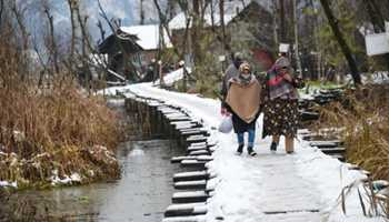 INTENSE COLD WAVE UNABATED IN J&K, LADAKH