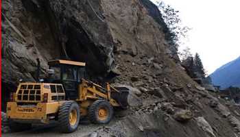 LANDSLIDE BLOCKS GANGOTRI NH IN UTTARAKHAND, RESTORATION EFFORTS UNDERWAY
