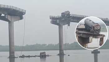 Four Vehicles Plunge as Bridge Collapses