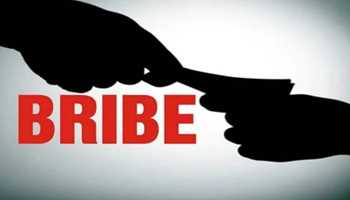 ACB Traps and Arrests Patwari Red-Handed While Accepting Bribe in Kulgam