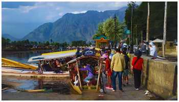 Tourist Boom: Kashmir’s Record Year Signals December Delight
