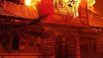 2 HOUSE GUTTED IN LATE NIGHT BLAZE IN SRINAGAR’S BATAMALOO