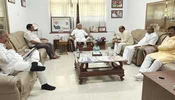 BJP TOP BRASS LED BY BOMMAI UNITES AT YEDIYURAPPA'S RESIDENCE BEFORE KARNATAKA RESULTS 