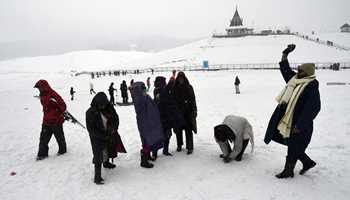 Snow Brings Prosperity Back to Kashmir
