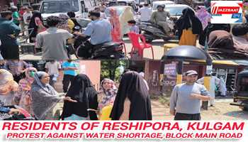 Residents of Reshipora, Kulgam Protest Against Water Shortage, Block Main Road