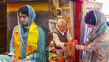 PRIYANKA GANDHI PRAYS AT SHIMLA 'S JAKHU TEMPLE AS CONGRESS TAKES LEAD IN KARNATAKA