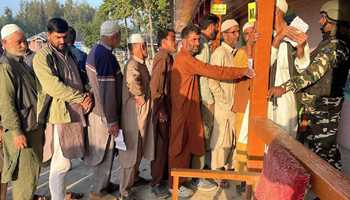 Massive Voter Turnout in South Kashmir, Defying Last Election’s Boycott