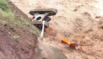 Massive Landslide in Samroli area of Udhampur, no casualty reported so far