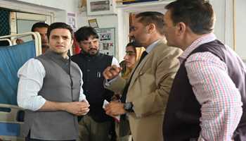 DC Kulgam Visits District Hospital, Emphasizes Timely Completion of Ongoing Health Projects