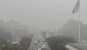 Delhi Shivers Under Dense Fog and Cold Wave, Temperatures Drop Sharply

