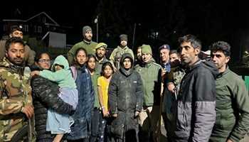 BARAMULLA POLICE RESCUES NEARLY 250 TOURISTS FROM GONDOLA PHASE II AFFARWAT GULMARG, BARAMULLA 