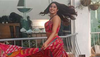 JANHVI KAPOOR GIVES BOHO VIBES IN MULTICOLOURED OUTFIT 