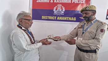 Police recovers lost bag of Shri Amarnath Ji Pilgrim Containing ₹40,000