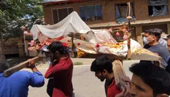 Glimpse of Hindu-Muslim brotherhood: Muslims perform last rites of 80-year-old Pandit woman at Kulgam’s Y K Pora