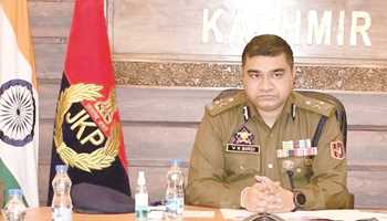 IGP Reviews Kashmir Security, Issues Fresh Directives