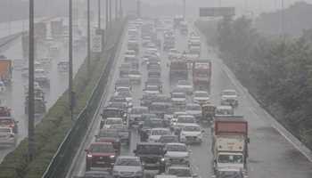 DELHI RECORDS SECOND HIGHEST RAINFALL SINCE 2007, TEMPERATURES DROP LOWER THAN AVERAGE