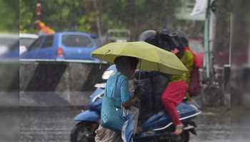 Cyclone Fengal Looms Over Tamil Nadu: Schools Closed and People Warned
