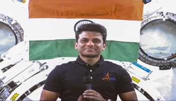 Shukla Mesmerises Children from Space