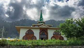 Baba Reshi, a sufi saint is believed to have constructed a muddy structure called “Dambur” or"Daan" for the first time in the Ramboh village in North Kashmir’s  Baramulla district.