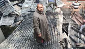 4 RESIDENTIAL HOUSES DAMAGED IN SRINAGAR'S CHATTABAL