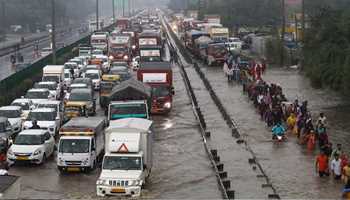 TORRENTIAL DOWNPOUR PARALYZES DELHI-NCR, TRIGGERS SEVERE WATERLOGGING CRISIS 