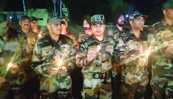 Jammu & Kashmir: Army soldiers celebrate the festival of Diwali in Akhnoor